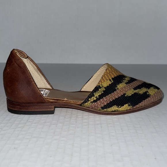 Uxibal Handmade Woven Tribal Print Leather Open Side Flats - Picture 5 of 8